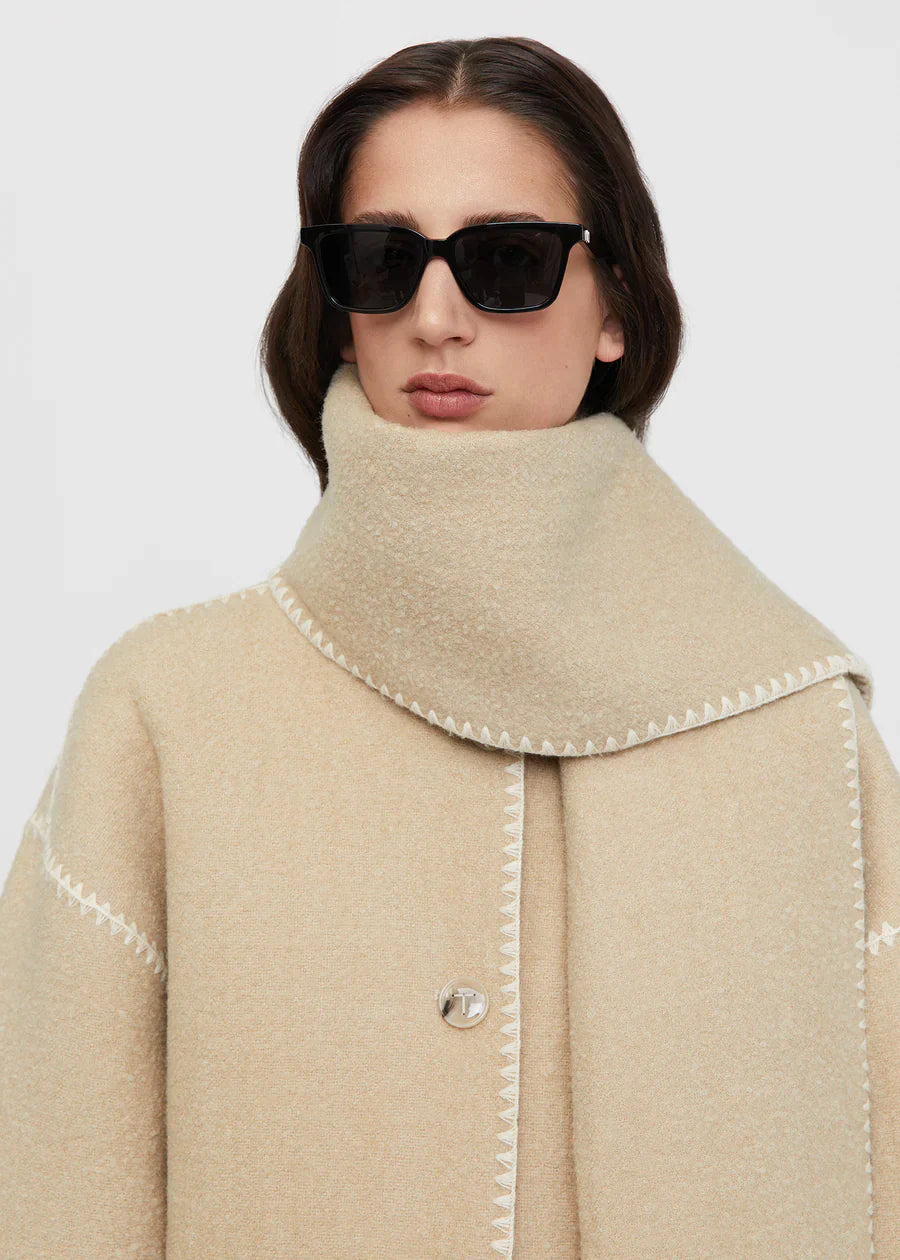 Elegant Scarf Jacket – Sophisticated Layering Piece for Chic Outfits