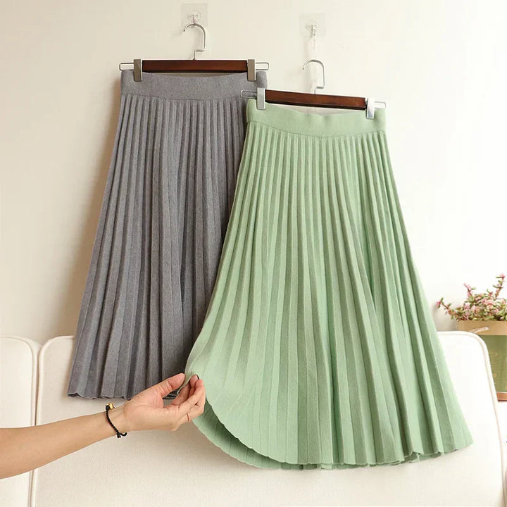 Knitted Skirt – Trendy & Chic Outfit Essential