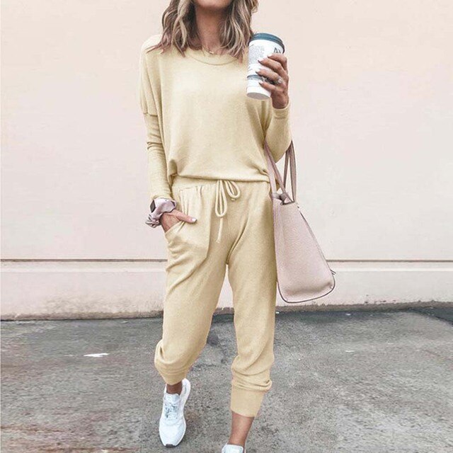 Comfortable Tracksuit Set – Relaxed & Trendy Athleisure Wear