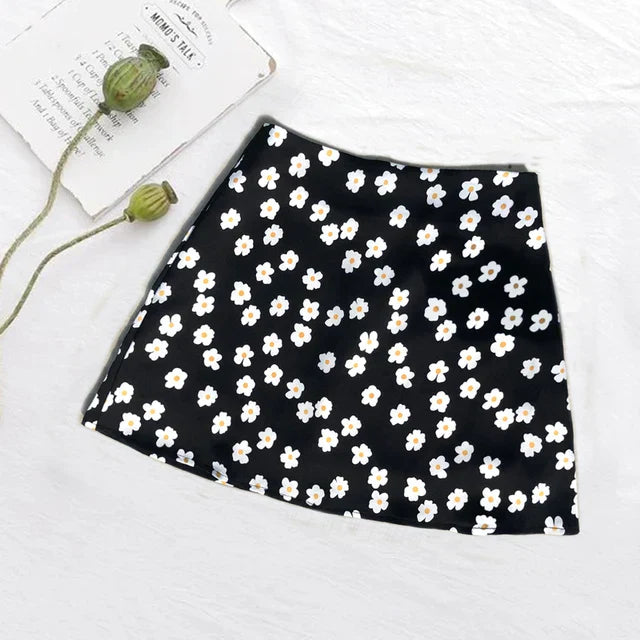Daisy Print Mini Skirt – Trendy & Playful Style