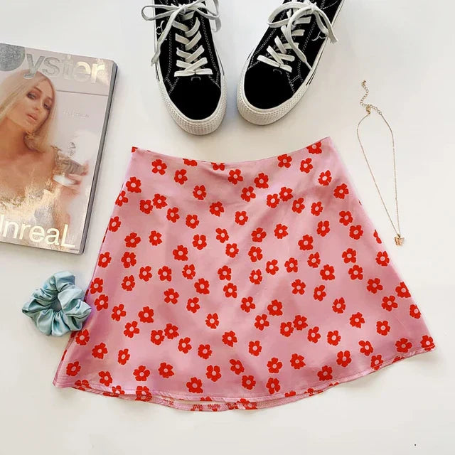 Daisy Print Mini Skirt – Trendy & Playful Style