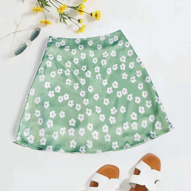 Daisy Print Mini Skirt – Trendy & Playful Style