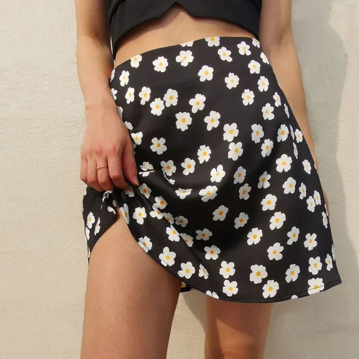 Daisy Print Mini Skirt – Trendy & Playful Style