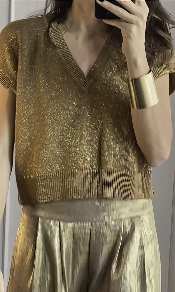 High-Waist Pants & Top Set – Chic & Trendy Outfit Combination