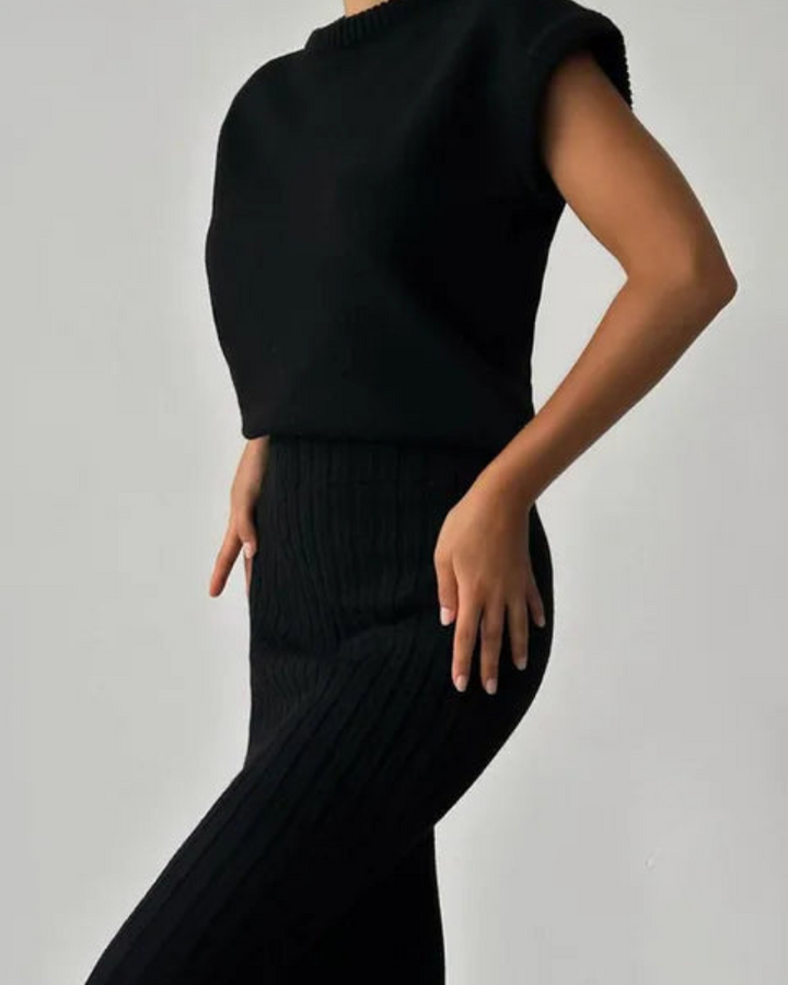 Modern Sleeveless Set – Trendy & Chic Outfit for Any Occasion