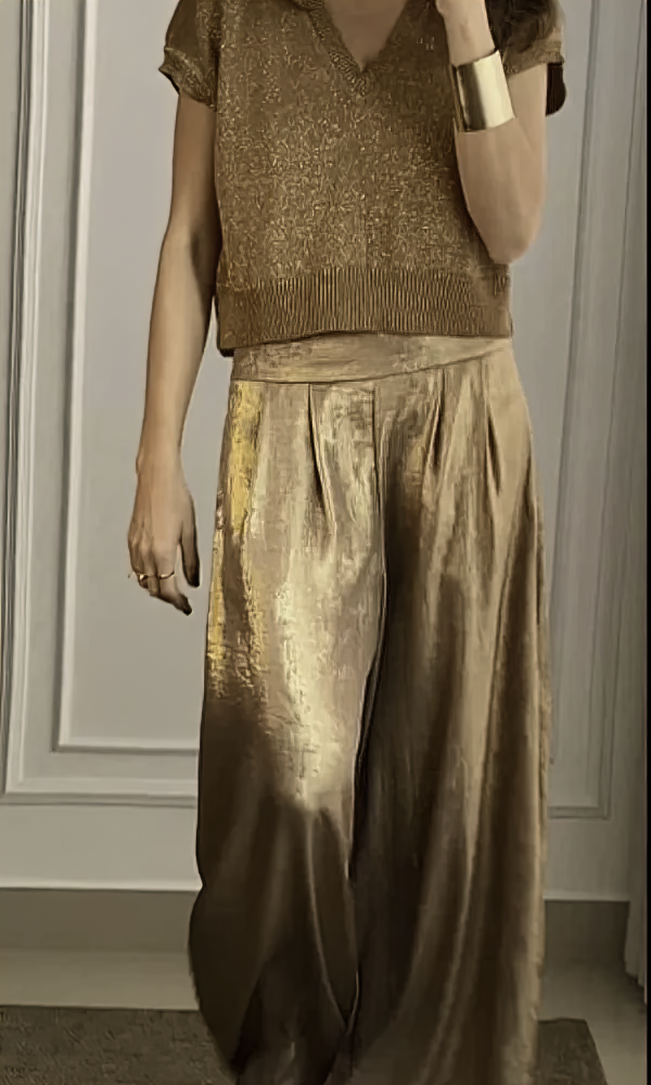 High-Waist Pants & Top Set – Chic & Trendy Outfit Combination
