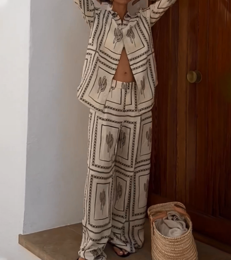 Abstract Comfy Two-Piece Set – Trendy & Relaxed Everyday Wear