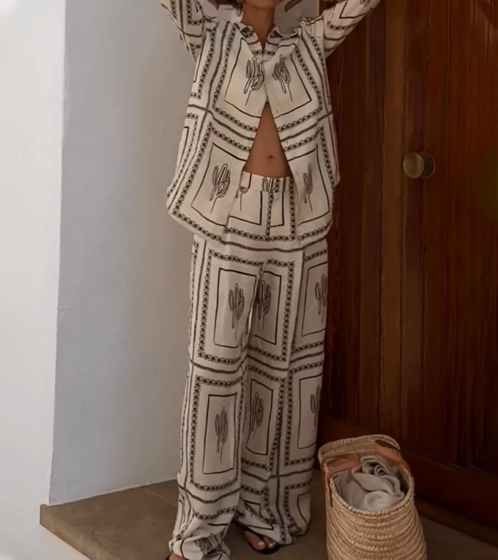 Abstract Comfy Two-Piece Set – Trendy & Relaxed Everyday Wear