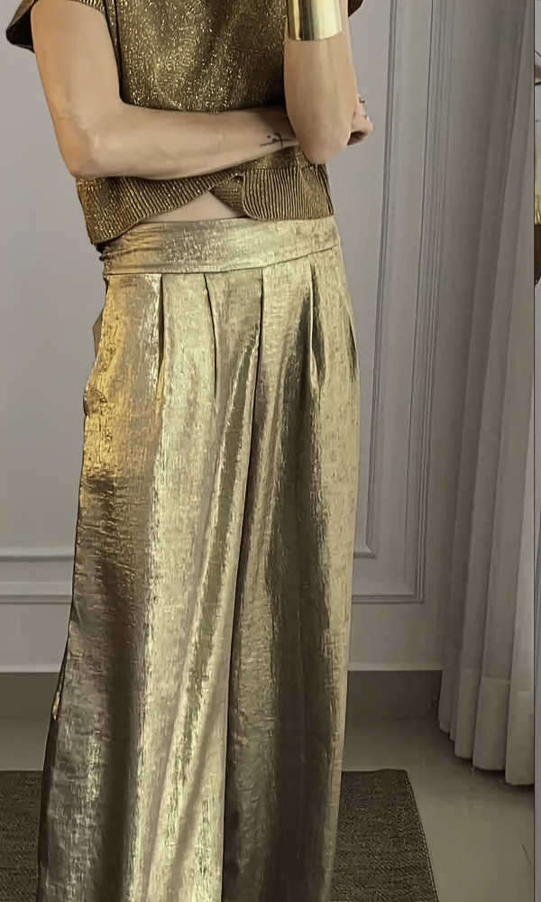 High-Waist Pants & Top Set – Chic & Trendy Outfit Combination