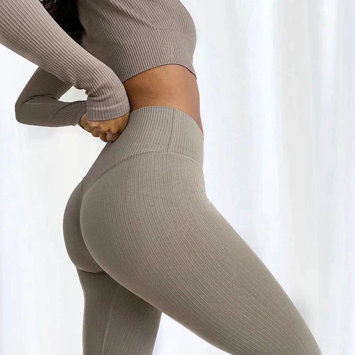 Yoga Set – Chic & Trendy Activewear for Comfortable Fitness Sessions