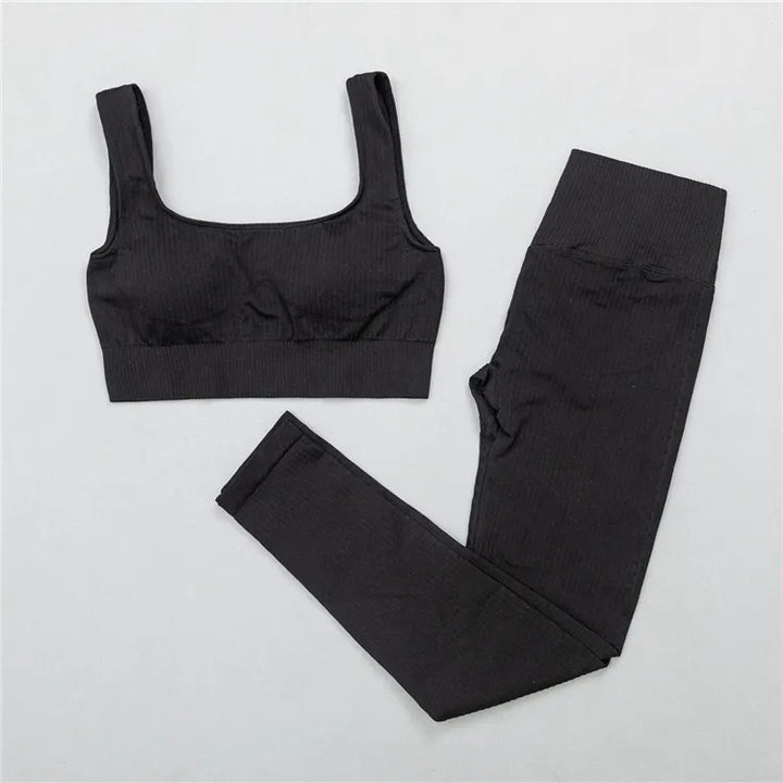 Yoga Set – Chic & Trendy Activewear for Comfortable Fitness Sessions