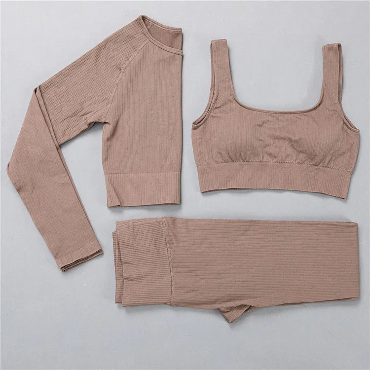 Yoga Set – Chic & Trendy Activewear for Comfortable Fitness Sessions