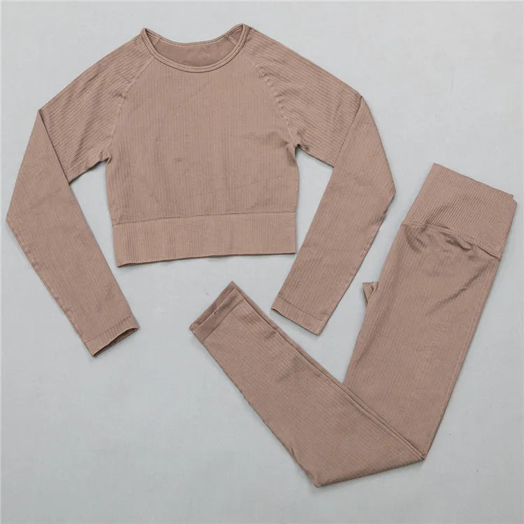 Yoga Set – Chic & Trendy Activewear for Comfortable Fitness Sessions