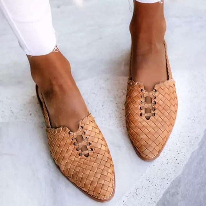 Elegant Hand-Woven Leather Slippers – Chic & Comfortable Footwear