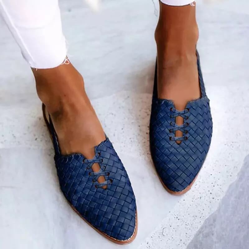 Elegant Hand-Woven Leather Slippers – Chic & Comfortable Footwear