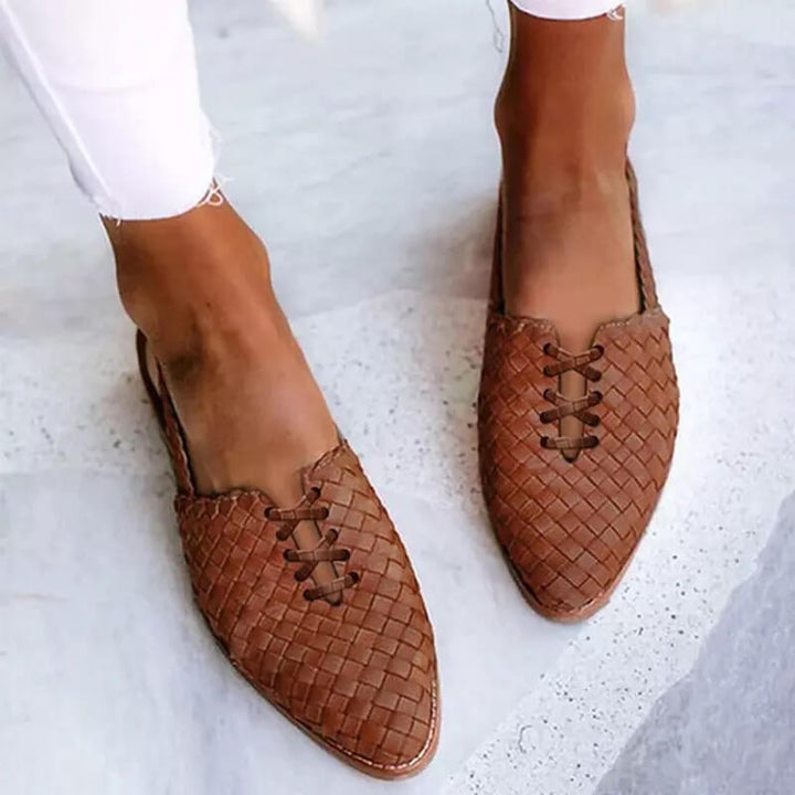 Elegant Hand-Woven Leather Slippers – Chic & Comfortable Footwear