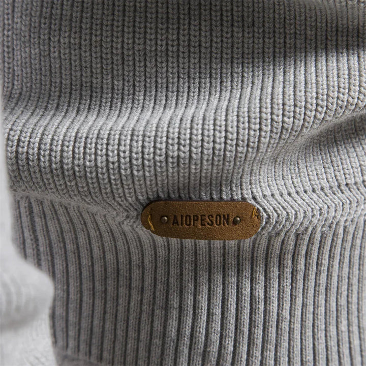 Stylish Zip-Up Sweater – Trendy & Comfortable Layering Essential