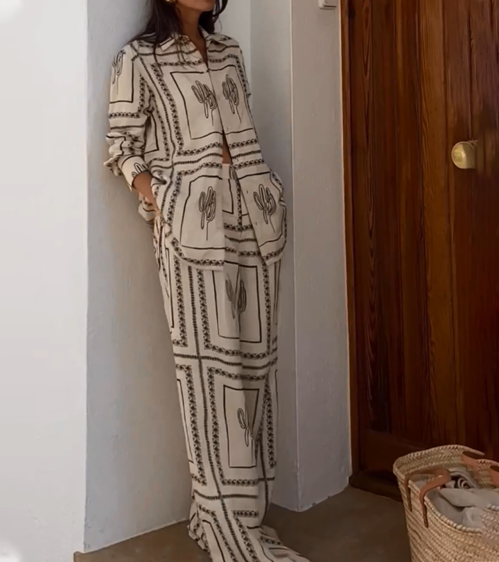 Abstract Comfy Two-Piece Set – Trendy & Relaxed Everyday Wear