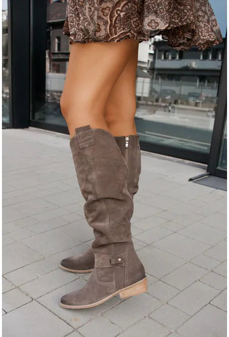 High Tube Boots – Trendy & Chic Footwear for a Stylish Look