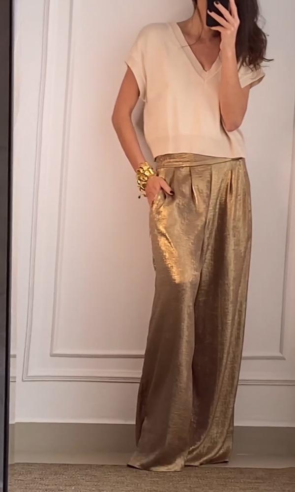 High-Waist Pants & Top Set – Chic & Trendy Outfit Combination