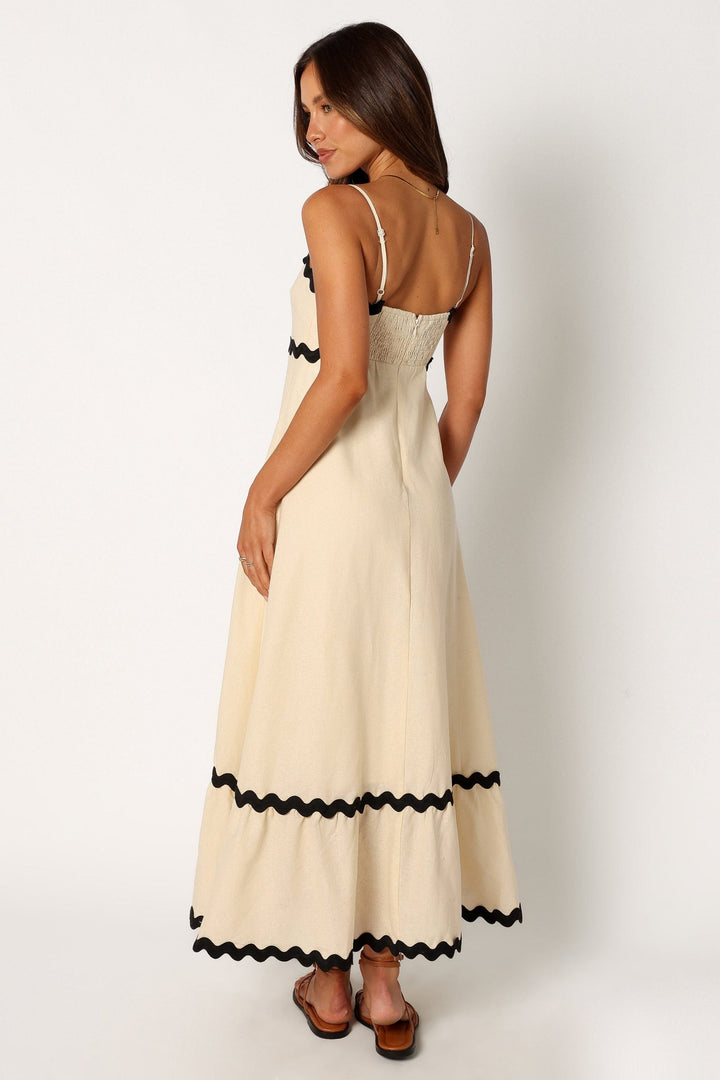 Elegant Evening Dress – Sophisticated & Timeless Fashion Statement